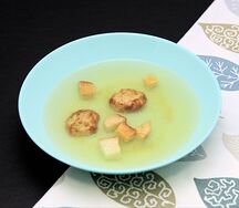 Бульон куриный с фрикадельками