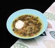 Щи с курицей и шпинатом