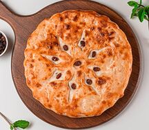 Пирог с творогом и изюмом
