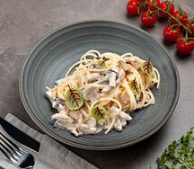 Паста с курицей и грибами