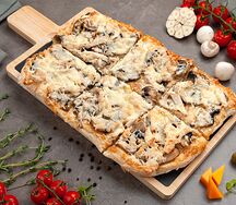 Римская пицца с курицей и грибами