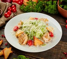 Салат Цезарь с курицей