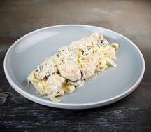 Фетучини с курицей и грибами
