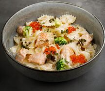 Фарфалле с лососем и брокколи