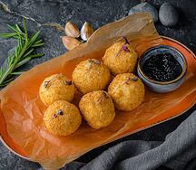 Хрустящие шарики из сыра сулугуни