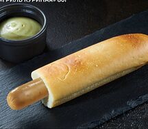 Французский куриный хот-дог и капучино