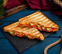 Сэндвич Пепперони и капучино