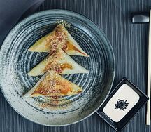 Конвертики с моцареллой и креветкой
