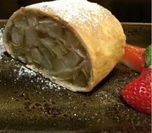 Штрудель с яблоками, корицей и кленовым сиропом