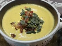 Крем-суп из тыквы с беконом и семечками