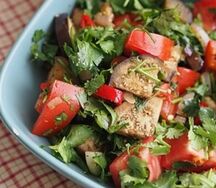 Салат из острых баклажан с помидорами и кинзой
