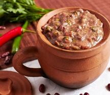 Лобио по-грузински в горшочке с гурийской капустой