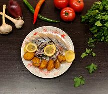 Селедка с отварным картофелем