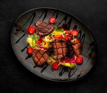 Теплый мясной салат