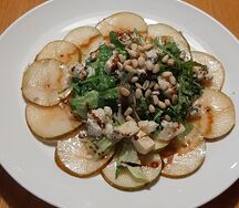 Карпаччо из груши с сыром дорблю