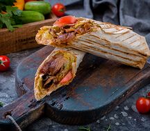 Мегашаурма с курицей и телятиной в лаваше