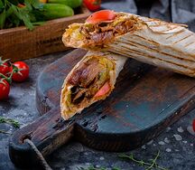 Мегашаурма Микс с курицей, телятиной и ягненком в лаваше