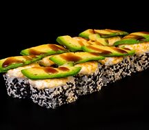 Запечённый ролл с авокадо