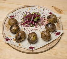 Молодой картофель на мангале