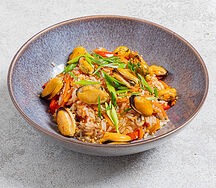 Wok мидии с рисом и сладким чили соусом