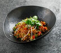 Жареный рис с курицей