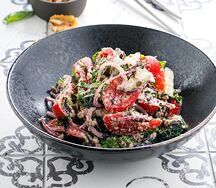 Овощной салат по-грузински с орехами