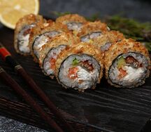 Ролл с лососем и угрем