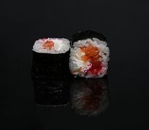 Мини-ролл с лососем и сыром
