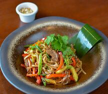 Лапша рисовая с говяжьей вырезкой