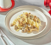 Паста с курицей и грибами