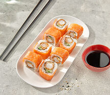 Ролл с лососем и креветкой