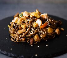 Соба с морепродуктами