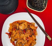 Курица с ананасами в кисло-сладком соусе
