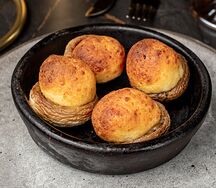 Шампиньоны с сыром сулугуни