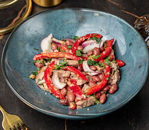 Салат с телятиной и фасолью