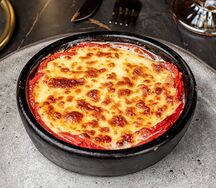 Жареный сулугуни с помидорами