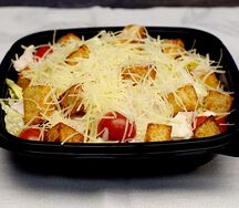 Салат Цезарь с курицей