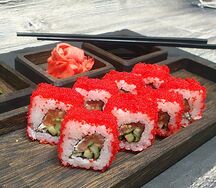 Ролл Калифорния лосось