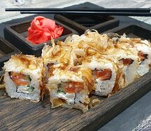 Ролл Салмон бонито