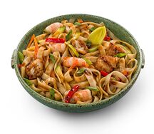 Удон с цыпленком и креветкой