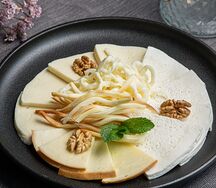 Ассорти из домашних сыров