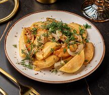 Жареная картошка с луком и грибами
