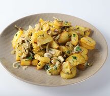 Жареный картофель с грибами и луком