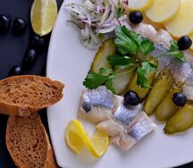 Селедка с отварным картофелем
