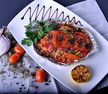 Семга, запеченная с овощами