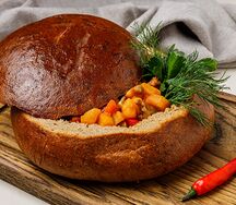 Венгерский суп-гуляш в хлебе