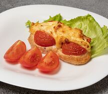 Котлета с помидором и сыром