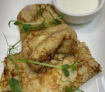 Блины с моцареллой и ветчиной