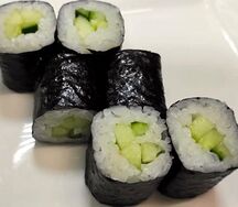 Мини ролл с огурцом
