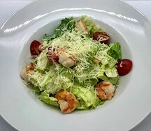 Салат Цезарь с креветками